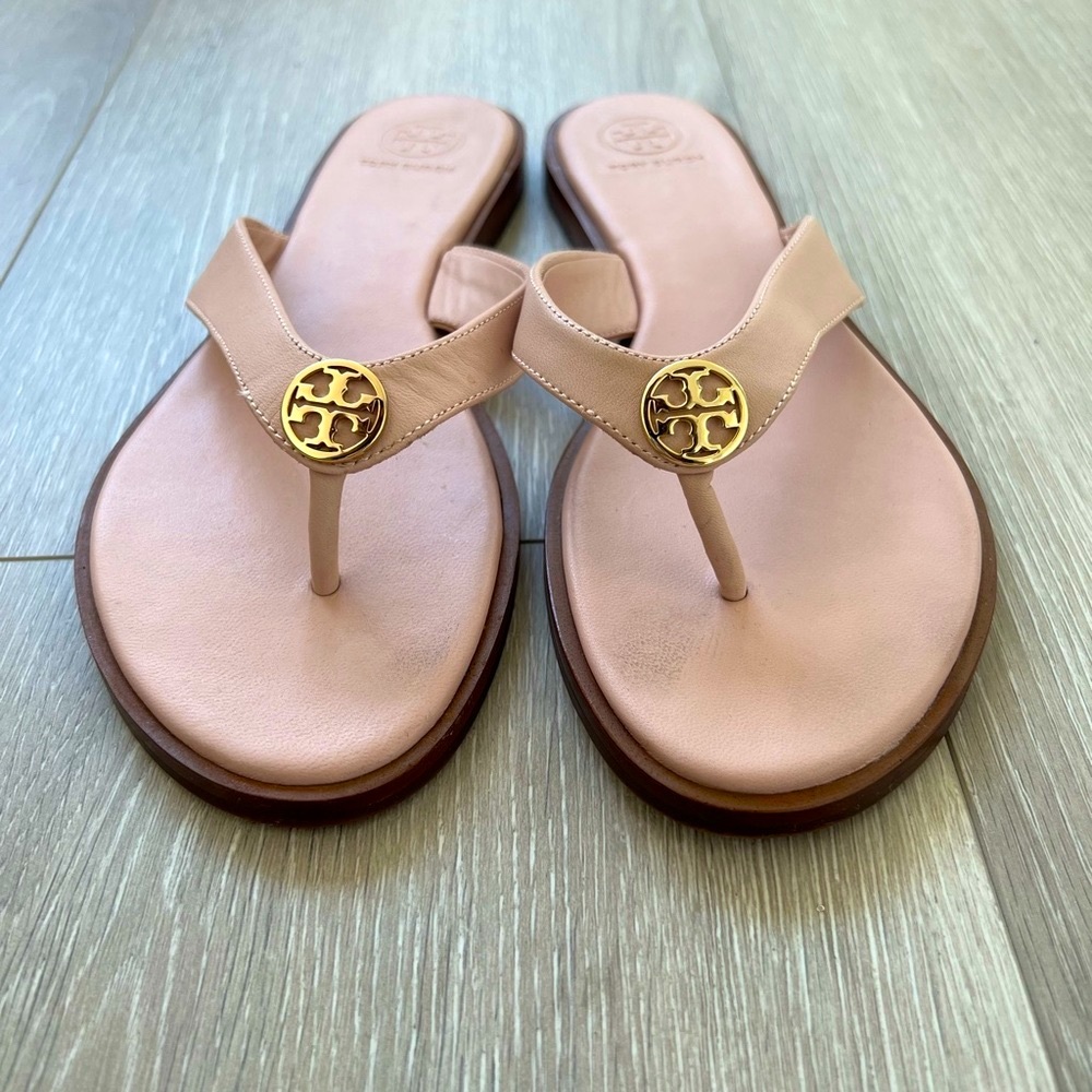 Tory Burch Sandals in Light Pink Leather with Gold Hardware in 9M